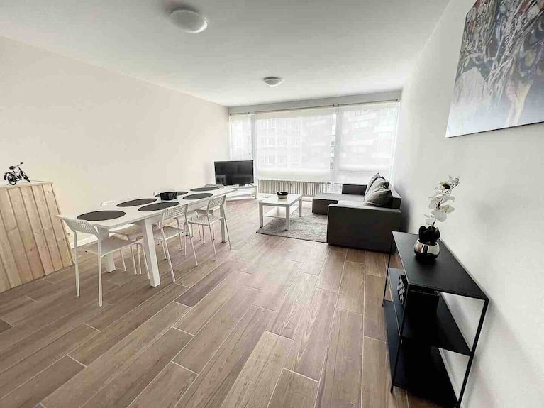 Tirou 5 Center - Train Station - Airport - Charleroi