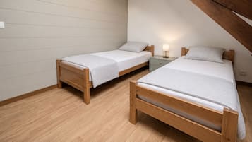 2 habitaciones, tabla de planchar con plancha, wifi y ropa de cama