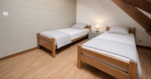 2 chambres, fer et planche à repasser, Wi-Fi, draps fournis