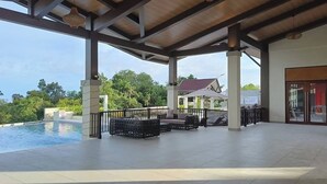 Apartamento, 1 habitación, accesible para personas con discapacidad, balcón | Piscina | Una piscina al aire libre
