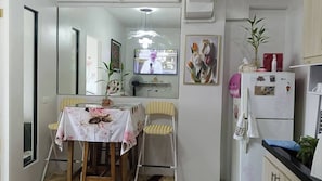 Condo, 1 quarto, acessível, sacada | Sala de jantar