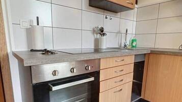 Cookware/dishes/utensils