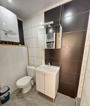 Hair dryer, towels, toilet paper