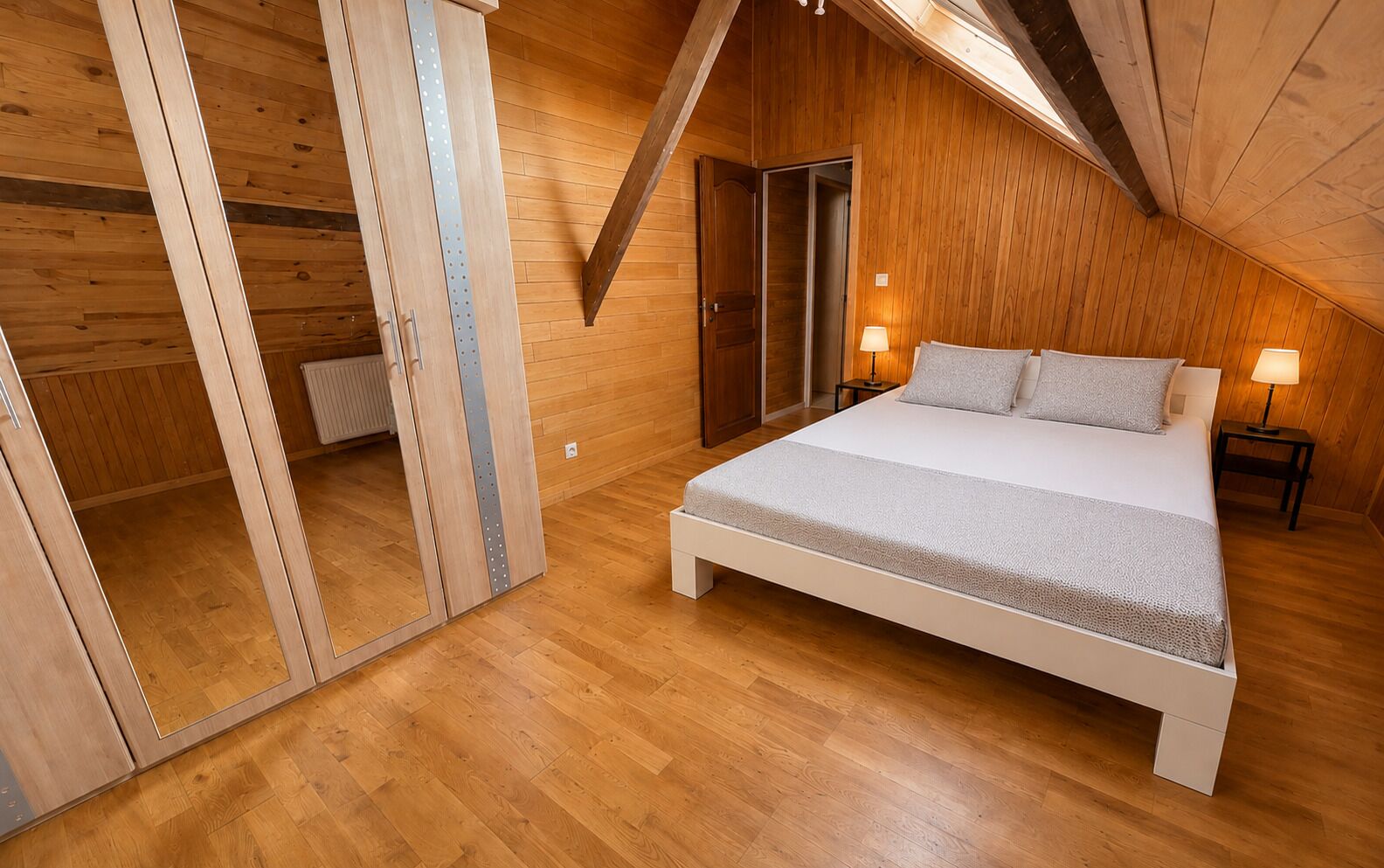 2 slaapkamers, een strijkplank/strijkijzer, wifi, beddengoed
