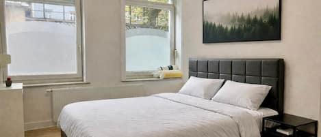 1 bedroom, travel crib, WiFi