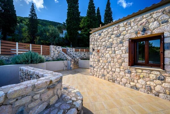 Villa, 3 Bedrooms, Smoking, Balcony | Teres/patio