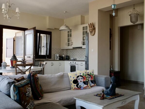 Villa, 3 chambres, fumeurs, balcon | Salle de séjour