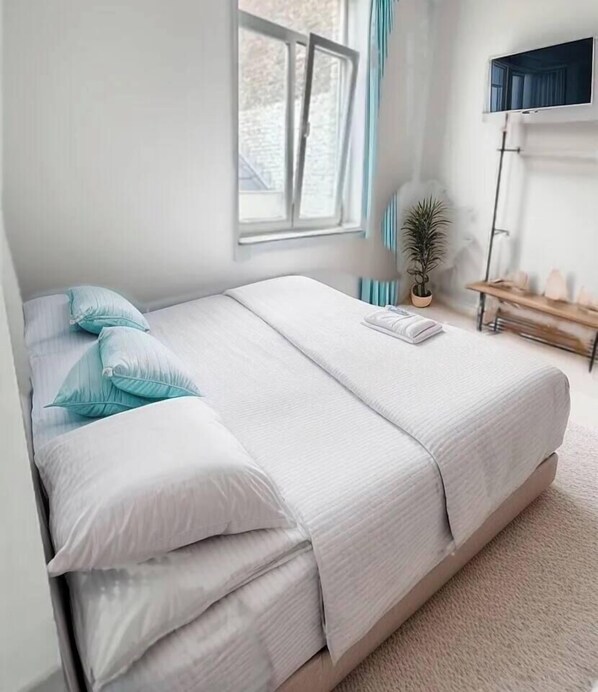 1 bedroom, travel cot, WiFi, bed sheets