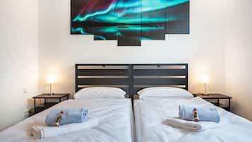 2 bedrooms, desk, WiFi, bed sheets