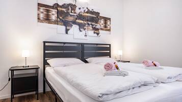 2 bedrooms, desk, WiFi, bed sheets