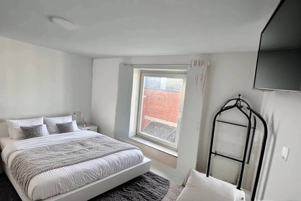 7a9e6421-2c73-4ace-aa62-4347946c5032