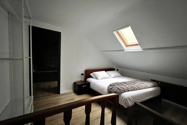 1 bedroom, travel crib, WiFi, bed sheets
