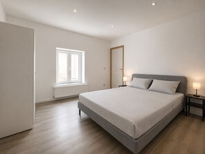 2 bedrooms, iron/ironing board, WiFi, bed sheets