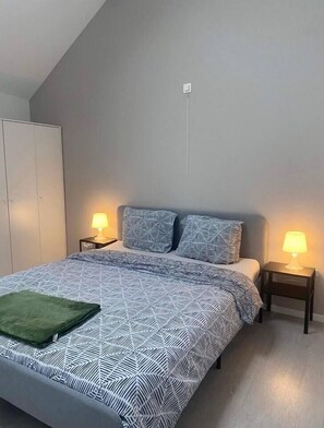 2 bedrooms, iron/ironing board, travel cot, WiFi