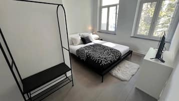 1 habitación, tabla de planchar con plancha, cuna de viaje y wifi