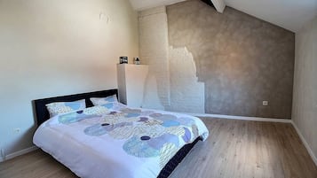 1 bedroom, iron/ironing board, travel cot, WiFi