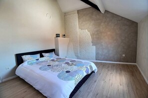 1 chambre, fer et planche à repasser, lit parapluie, Wi-Fi