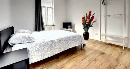 Station 82 B Charleroi-Airport