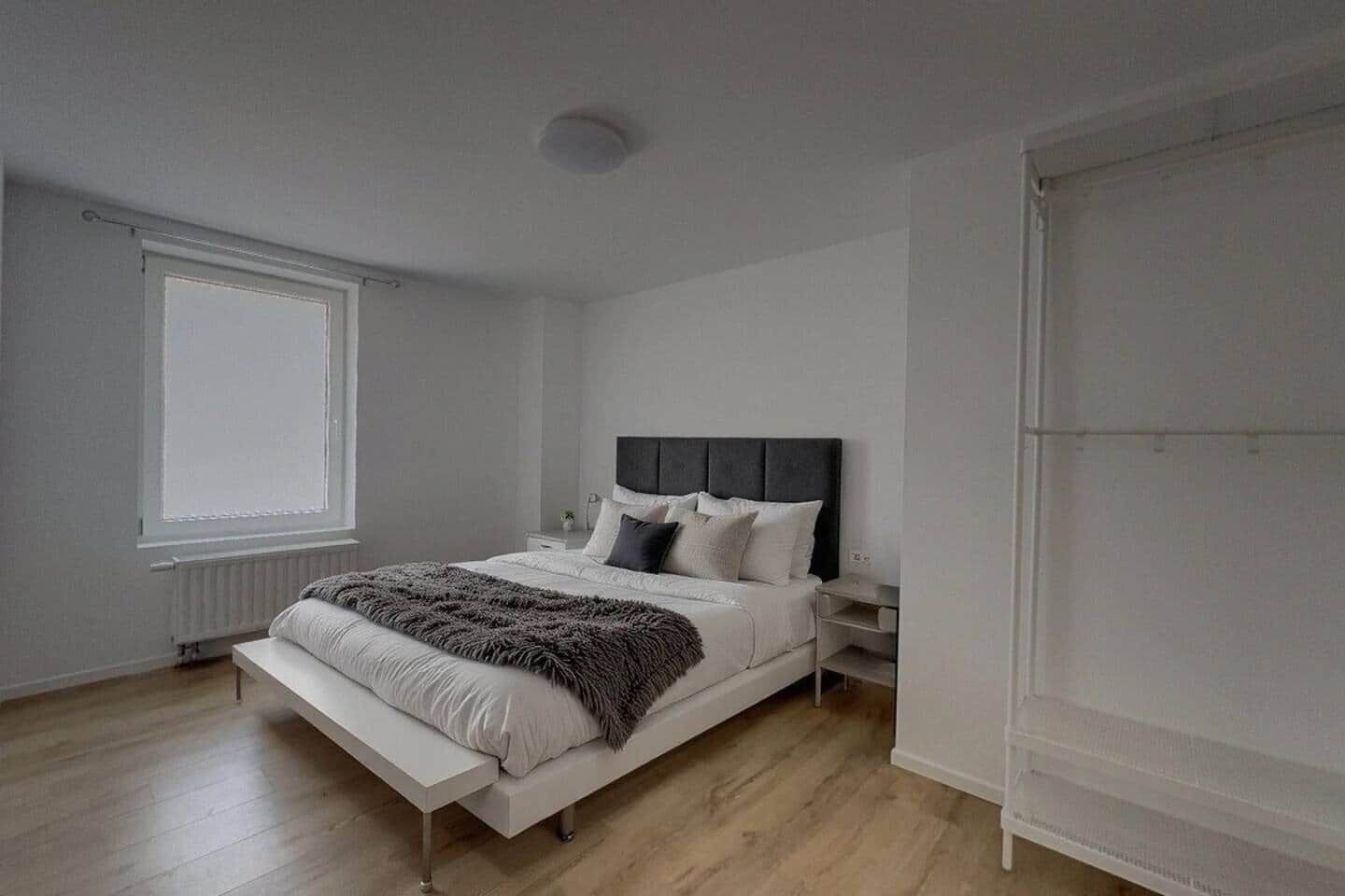 1 slaapkamer, een strijkplank/strijkijzer, wifi, beddengoed