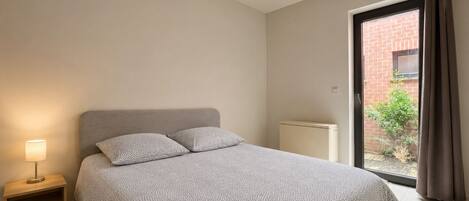 1 habitación, tabla de planchar con plancha, wifi y ropa de cama