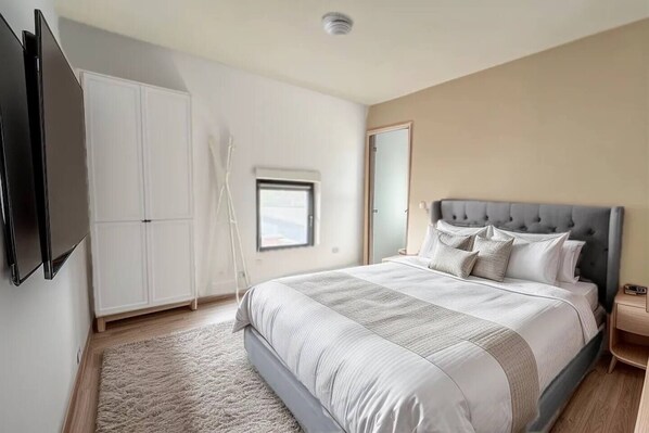 1 bedroom, iron/ironing board, travel cot, WiFi