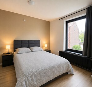 1 bedroom, WiFi, bed sheets - Station 64 A3 Charleroi-airport (Charleroi)