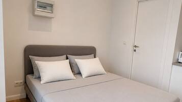 1 slaapkamer, een strijkplank/strijkijzer, wifi, beddengoed