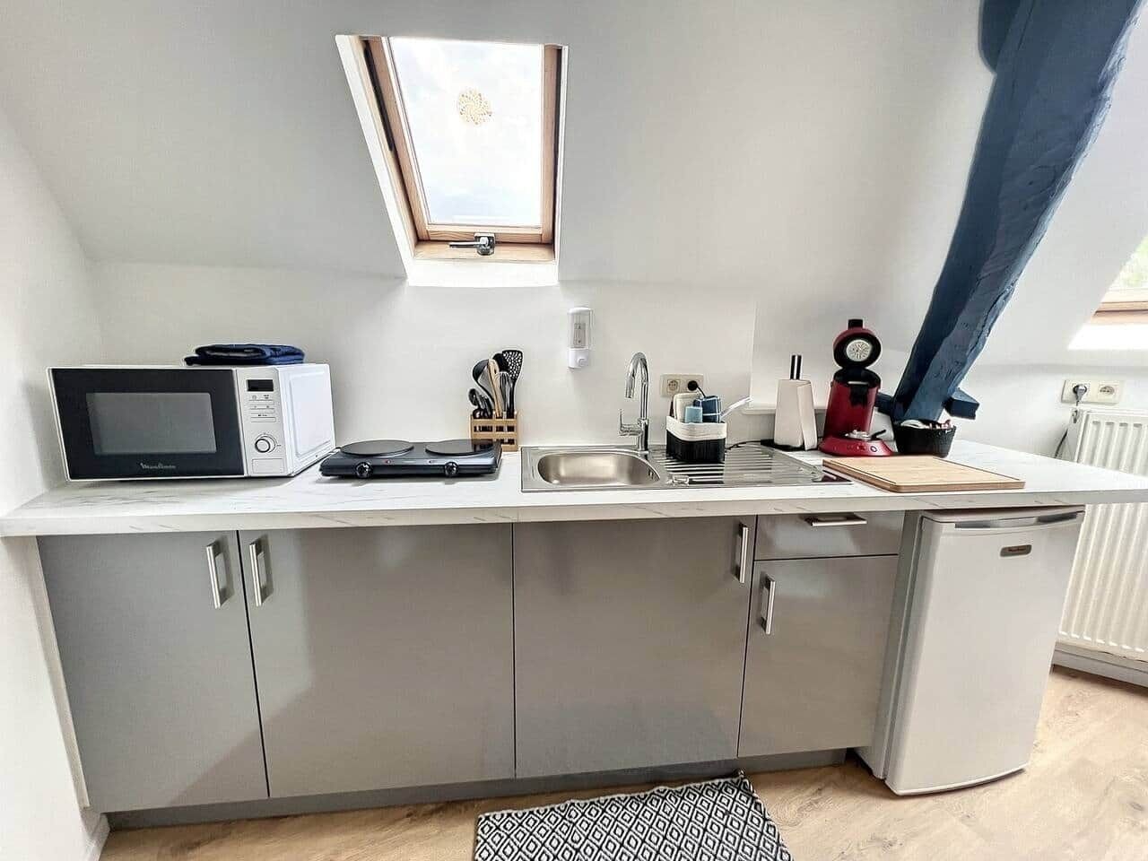 Fridge, microwave, stovetop, coffee/tea maker