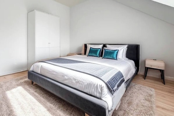 1 bedroom, iron/ironing board, travel crib, WiFi