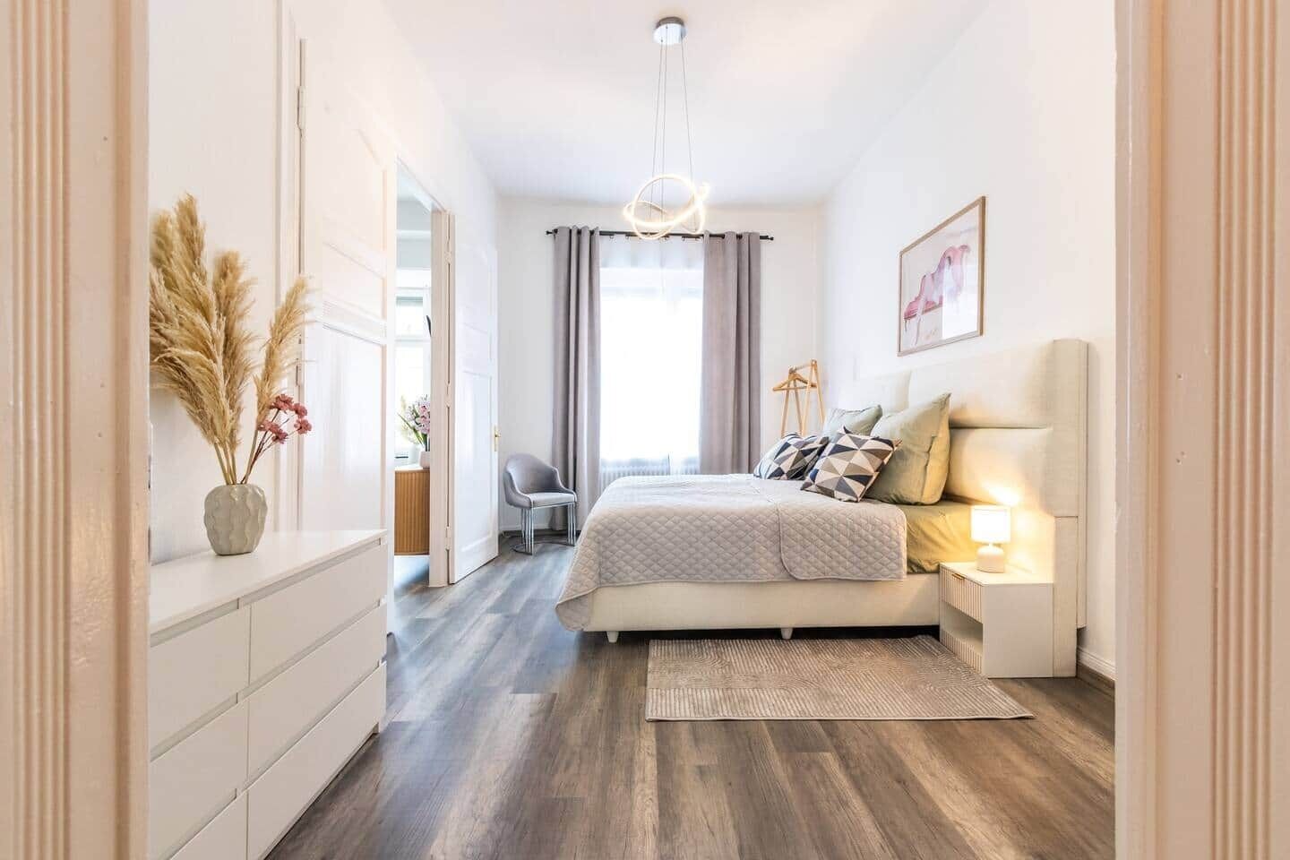 3 多间卧室、熨斗/熨衣板、WiFi、床单