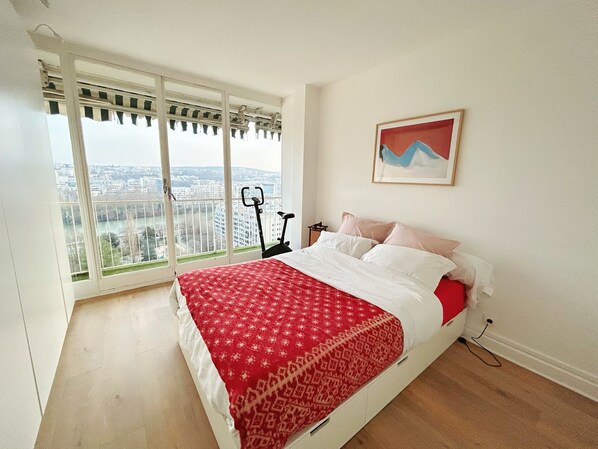 3 bedrooms, iron/ironing board, Internet, bed sheets