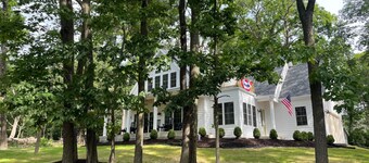 Beautiful Lake Cottage - Great for large families or group events!