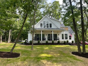 Exterior - Beautiful Lake Cottage - Great for large families or group events! (Delavan)