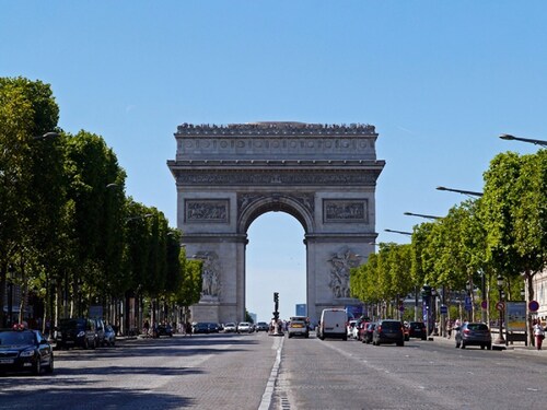 Studette Paris Champs Elysées