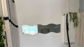 1 slaapkamer, een strijkplank/strijkijzer, wifi, beddengoed