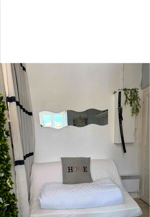 1 غرفة نوم ومكواة/لوح كي وواي فاي وملاءات أسرّة