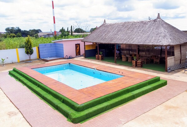 Bar en bord de piscine