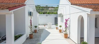Massalia Suites Sea View Villa Vita