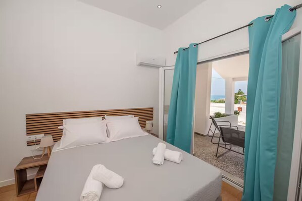 2 bedrooms, iron/ironing board, WiFi, bed sheets - Massalia Suites Sea View Villa Aegea (Corfu)