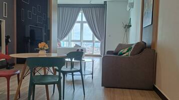 Condo, 1 Bedroom, Patio, City View | Ruang tamu