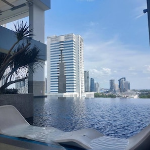Condo, 1 phòng ngủ, sân hiên, quang cảnh thành phố | Hồ bơi