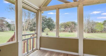 Cozy Tiny House Getaway on the Bayou