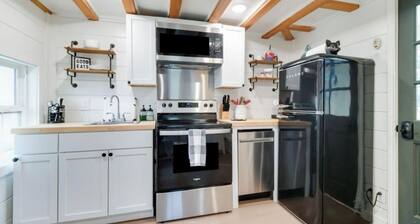 Cozy Tiny House Getaway on the Bayou