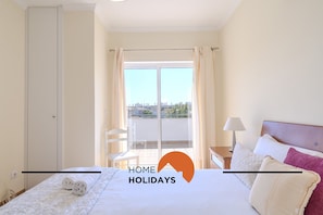 2 chambres, fer et planche à repasser, Wi-Fi gratuit, draps fournis