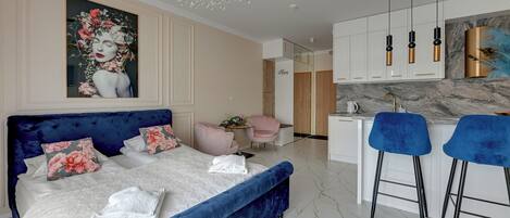 Design Studio, Balcony | Hypo-allergenic bedding, iron/ironing board, free WiFi