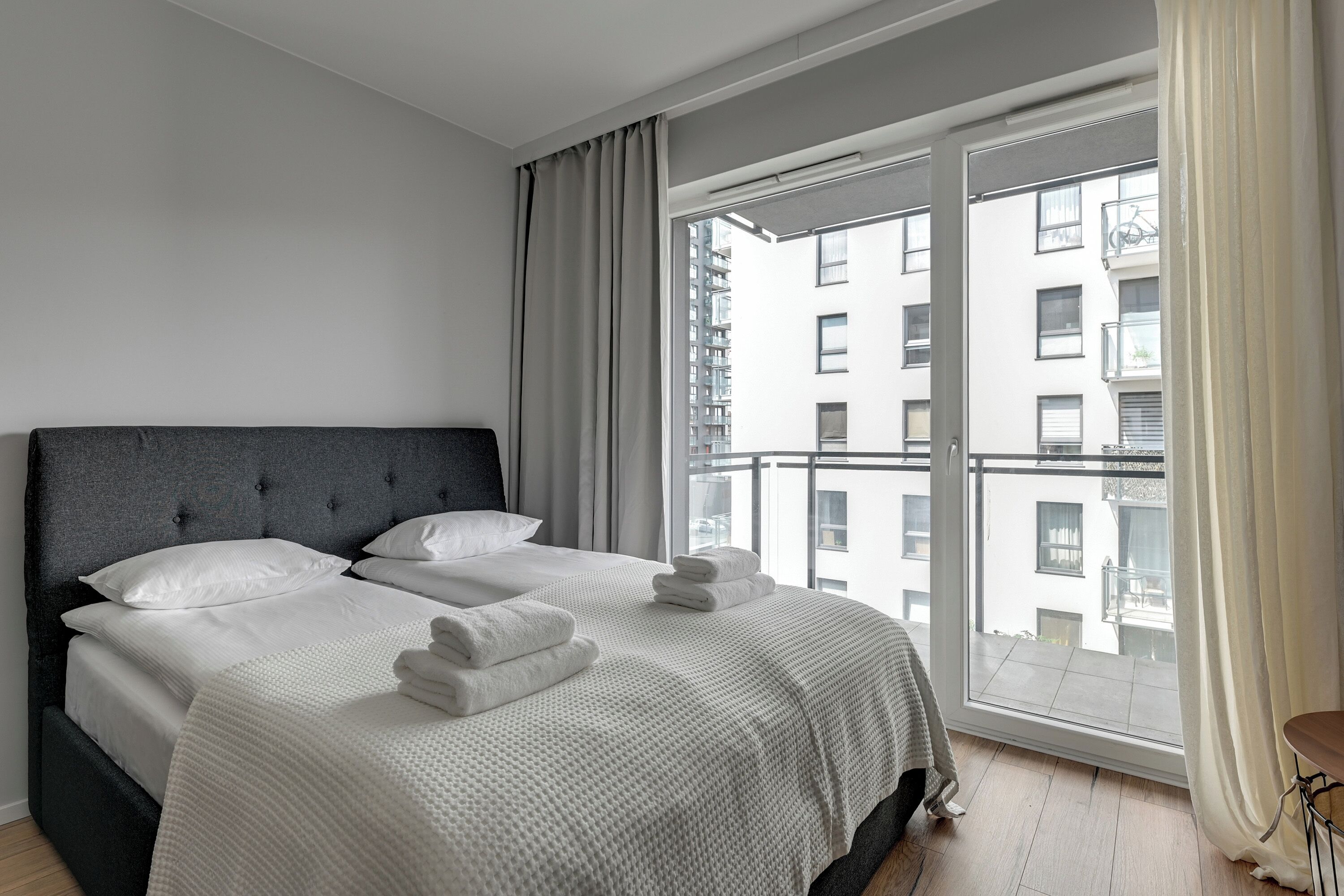 Estudio, balcón | Ropa de cama hipoalergénica, tabla de planchar con plancha, wifi gratis