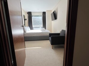 1 chambre, fer et planche à repasser, accès Internet, draps fournis