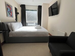 1 chambre, fer et planche à repasser, accès Internet, draps fournis