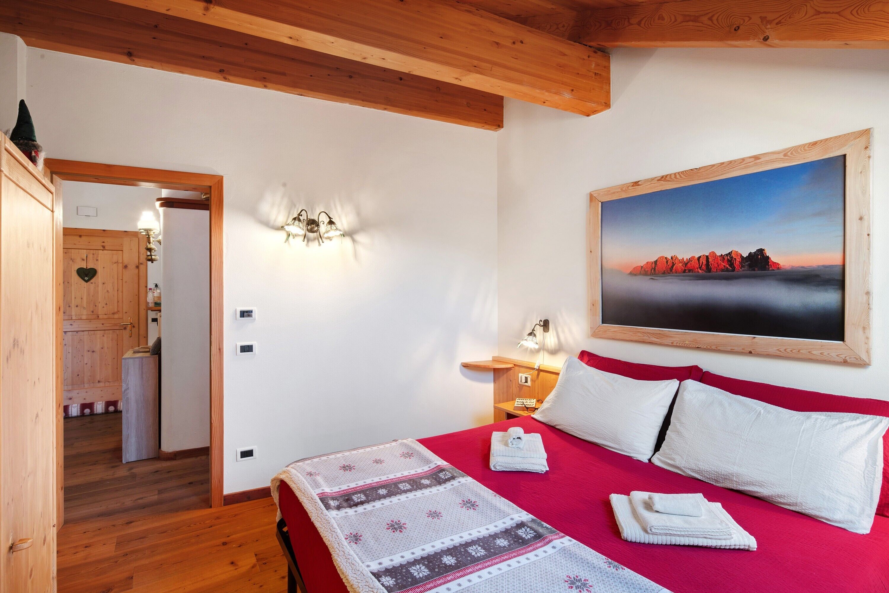 2 habitaciones, escritorio, tabla de planchar con plancha y wifi 