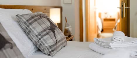 4 habitaciones, escritorio, wifi y ropa de cama